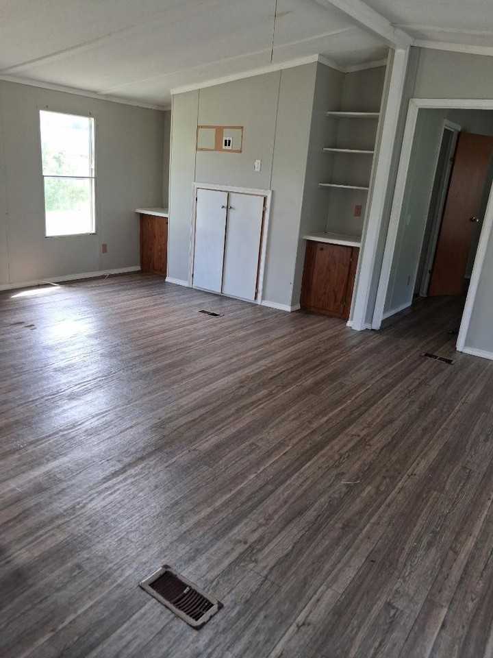 16019 Pee Dee Rd S - Photo 3 of 20