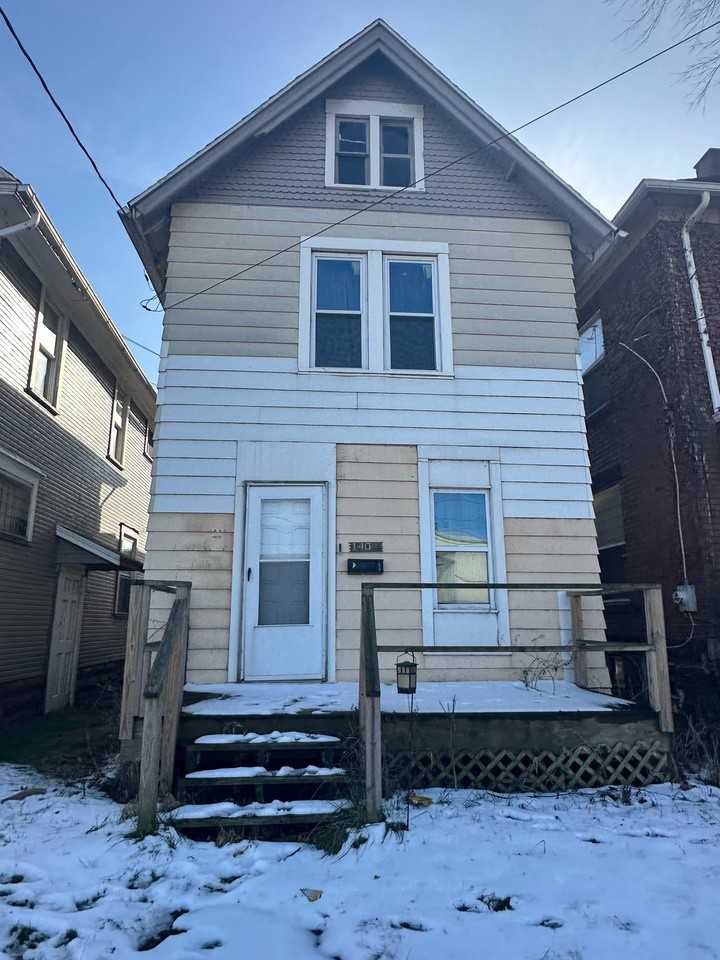 1406 6th St Sw #1 - Photo 2 of 10