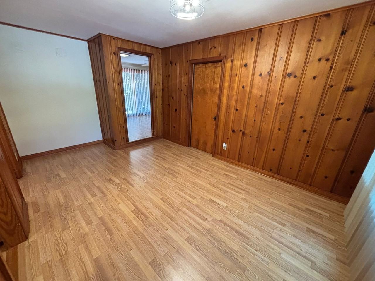 1054 N Eva Ave - Photo 5 of 20
