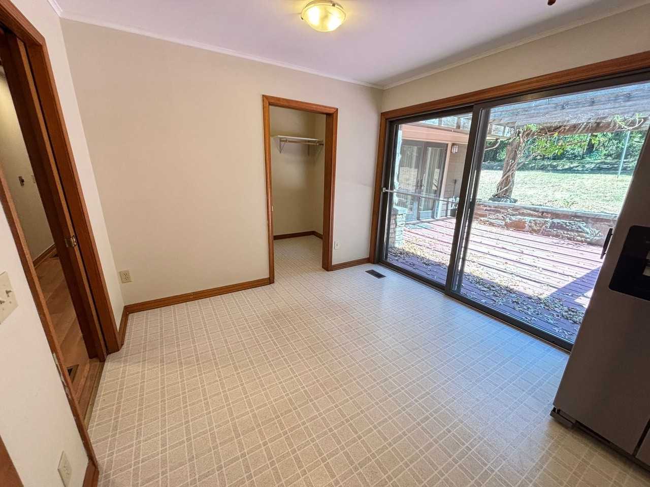 1054 N Eva Ave - Photo 6 of 20