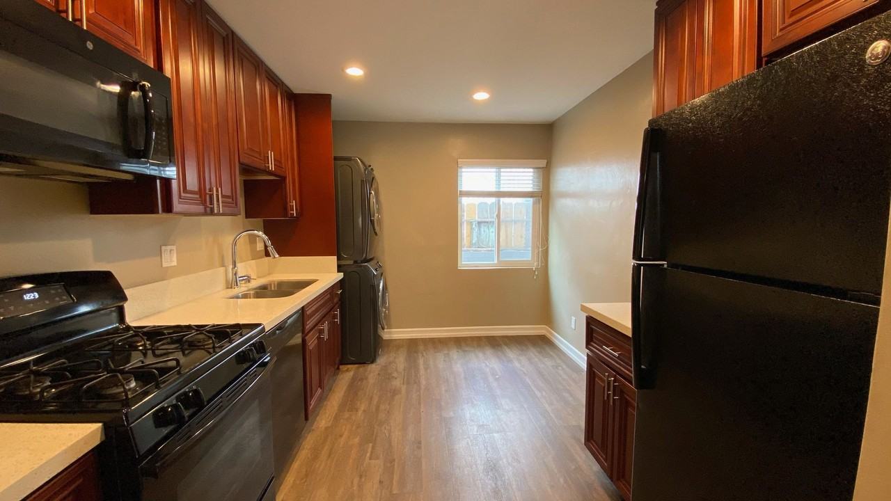 4245 Euclid Ave - Photo 2 of 18
