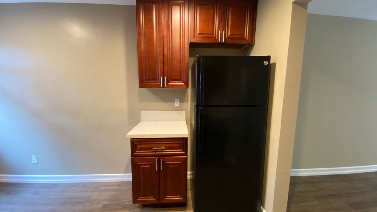 4245 Euclid Ave - Photo 4 of 18