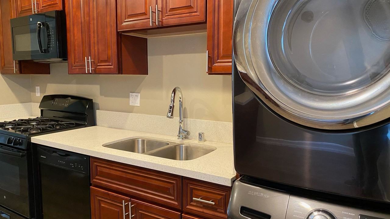 4245 Euclid Ave - Photo 6 of 18