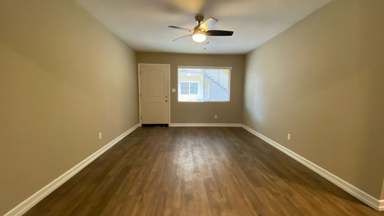 4245 Euclid Ave - Photo 7 of 18