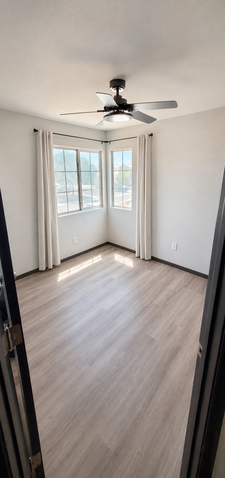 1830 Box Springs Ave - Photo 4 of 14