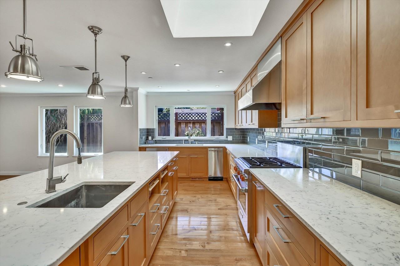 1681 Kensington Ave #1 - Photo 3 of 11