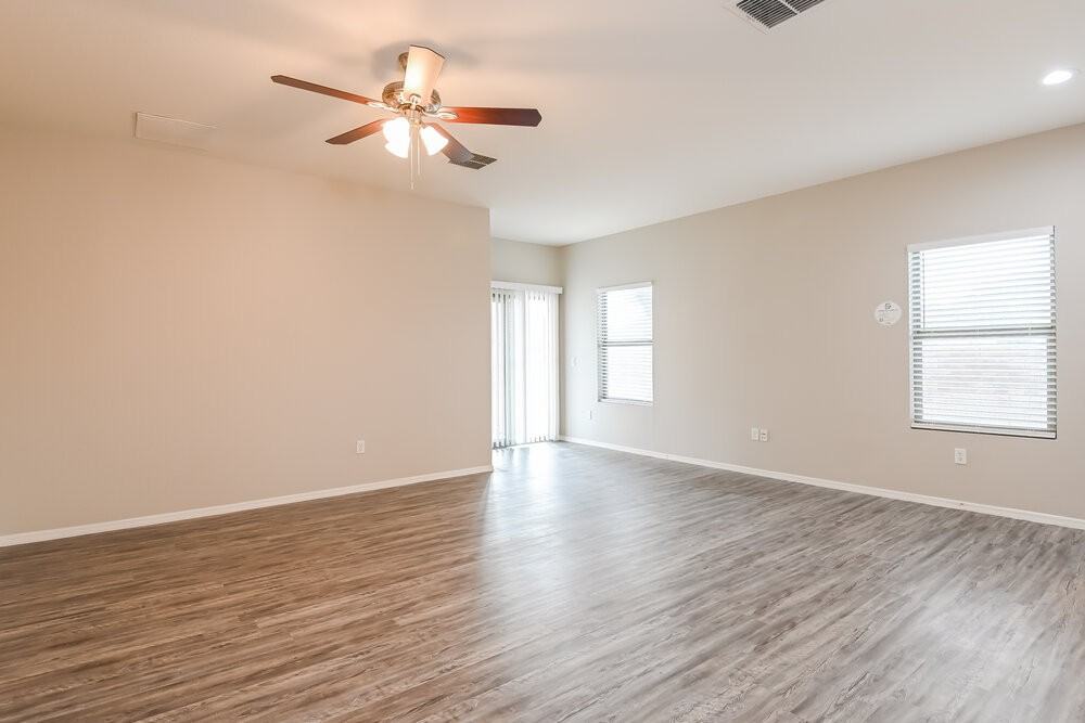 11967 W Fontenelle Dr - Photo 4 of 16