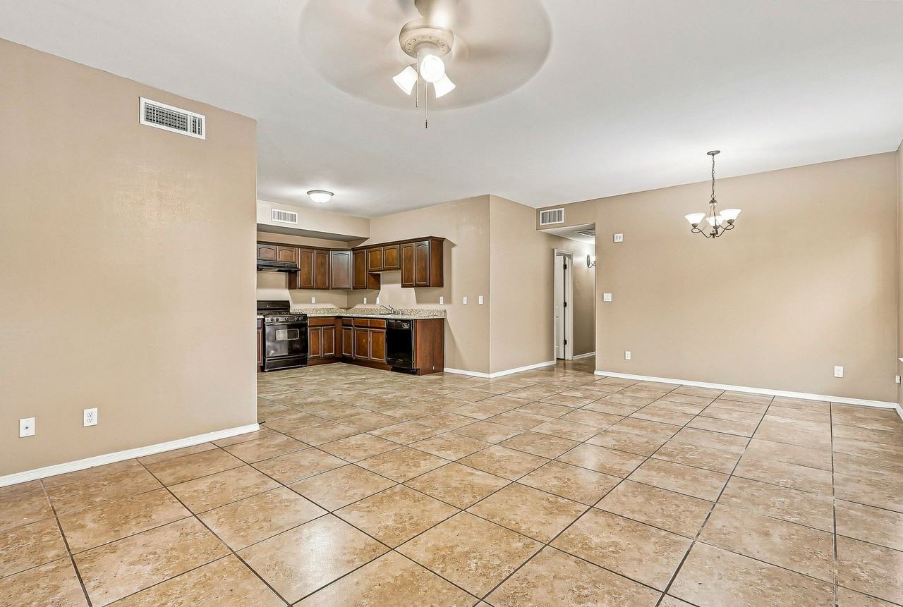 14309 Pancho Gonzalez Ct #B - Photo 4 of 35