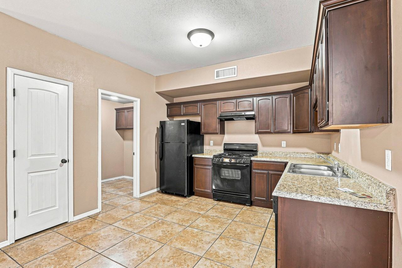 14309 Pancho Gonzalez Ct #B - Photo 7 of 35