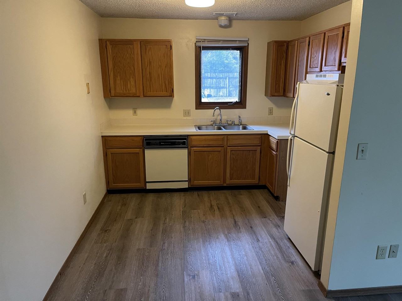 817 Maple Ln - Photo 2 of 13
