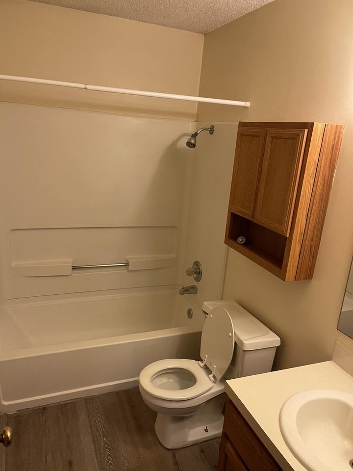 817 Maple Ln - Photo 3 of 13