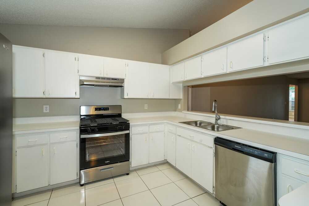 28546 Tall Grass Dr - Photo 6 of 16