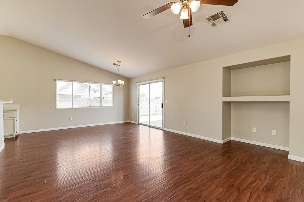 718 Saratoga Springs St - Photo 5 of 16