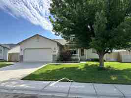 featured image of 605 W Mulberry Loop #1