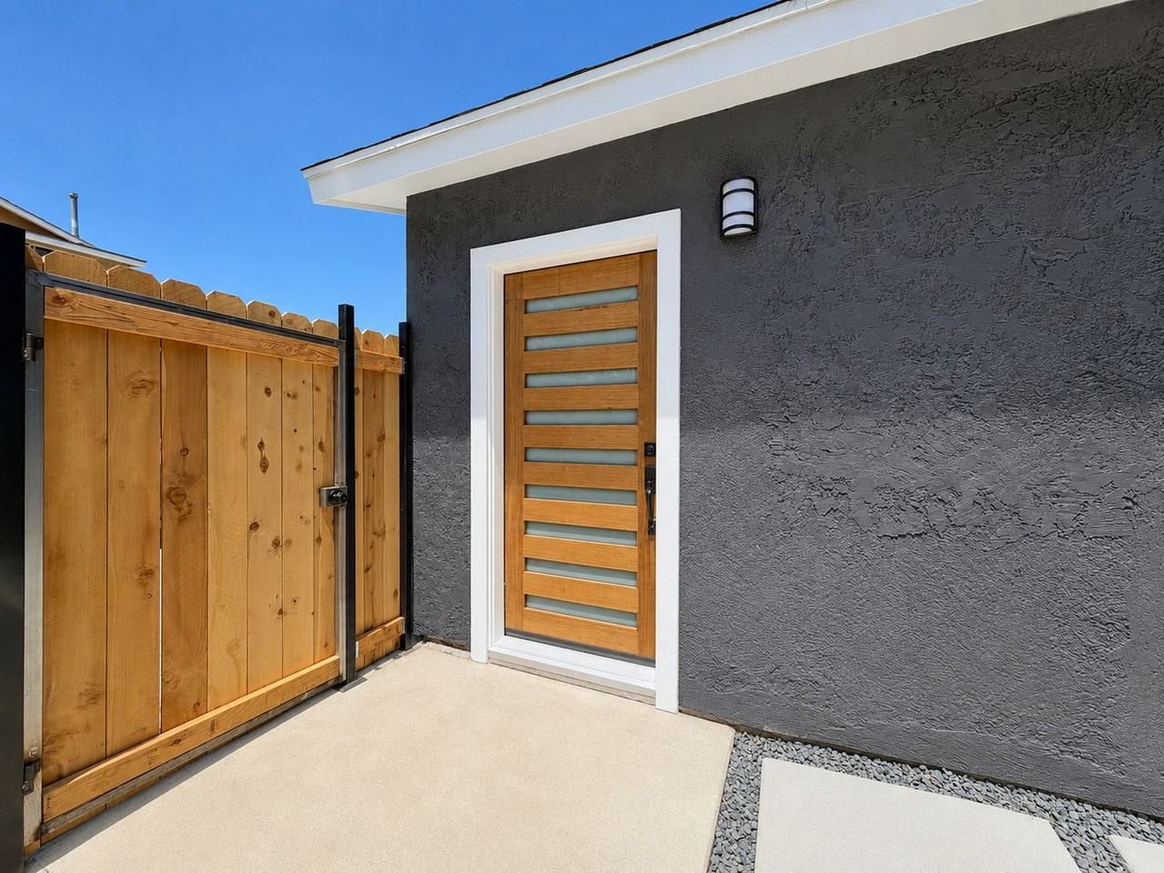 446 Camulos St - Photo 2 of 15