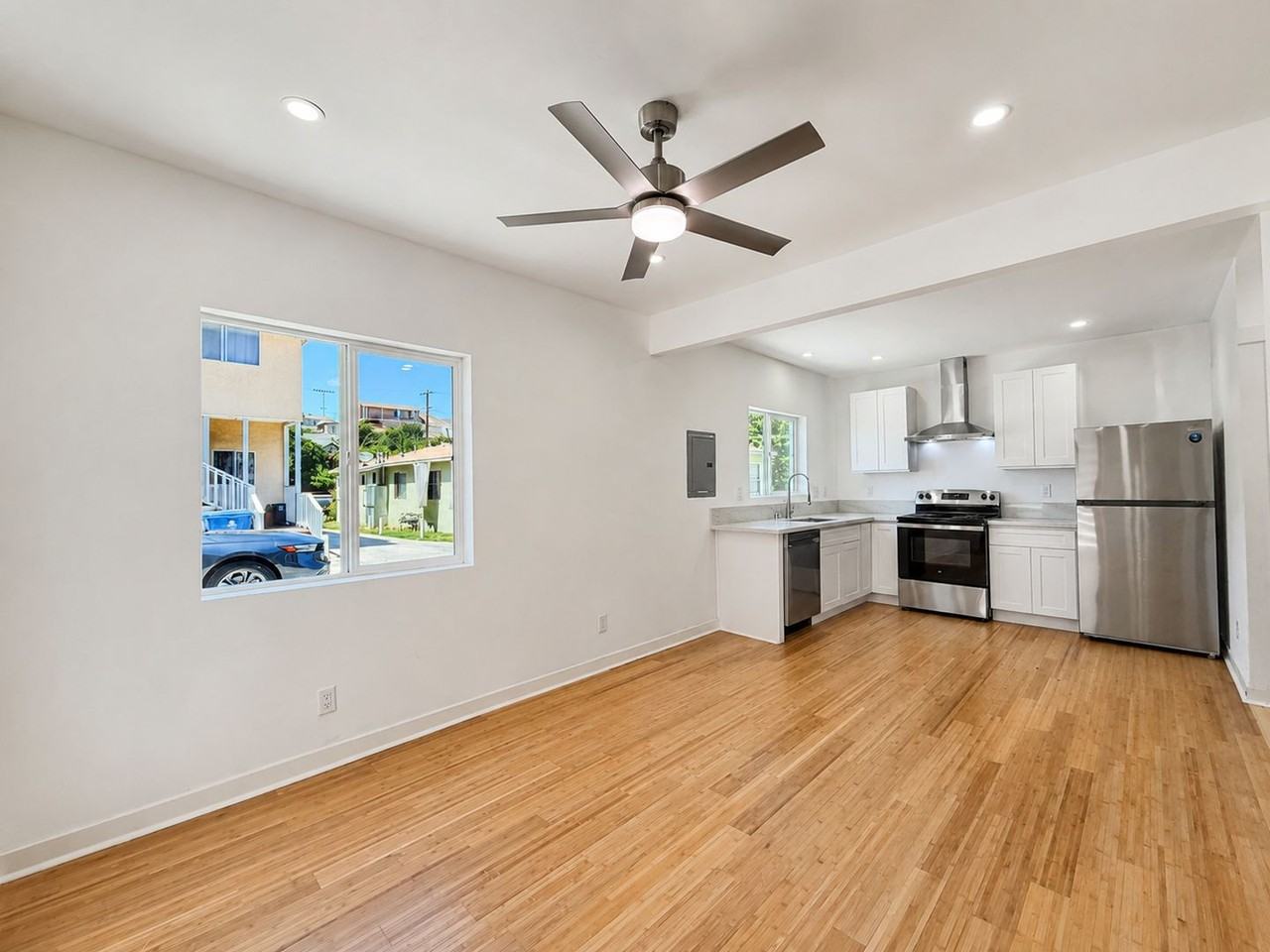 446 Camulos St - Photo 3 of 15
