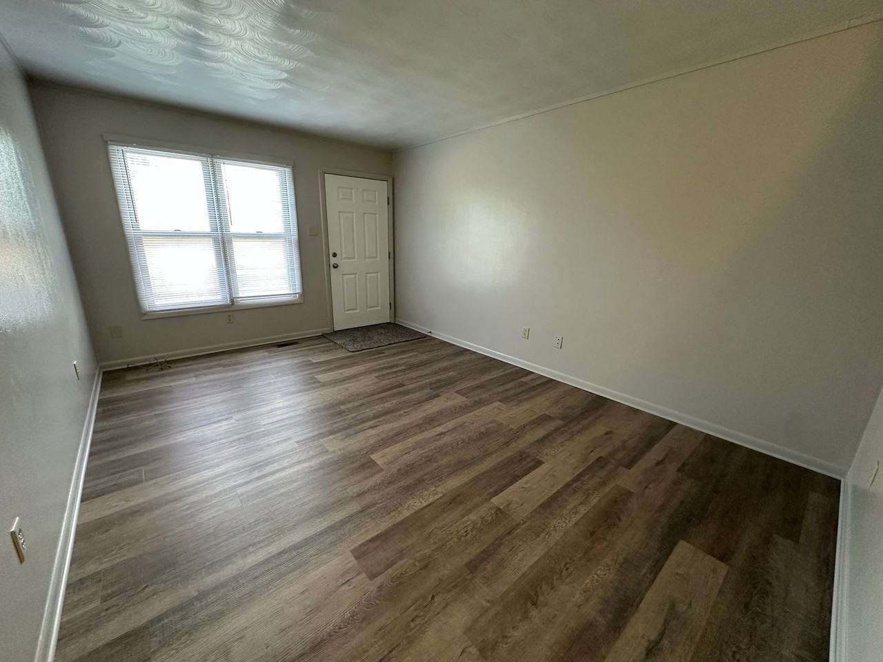2219 Bel Air Dr - Photo 3 of 9