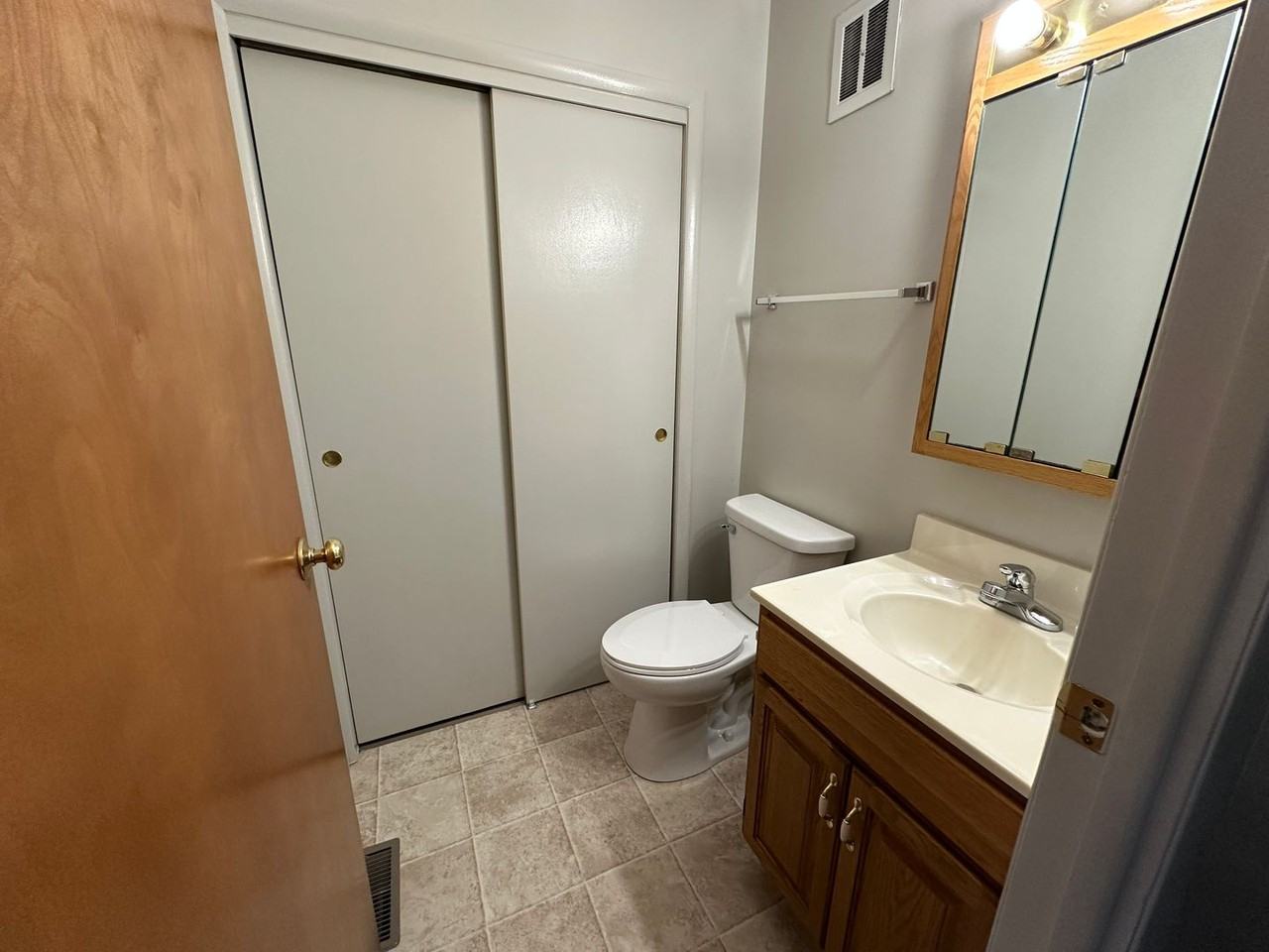 2219 Bel Air Dr - Photo 4 of 9