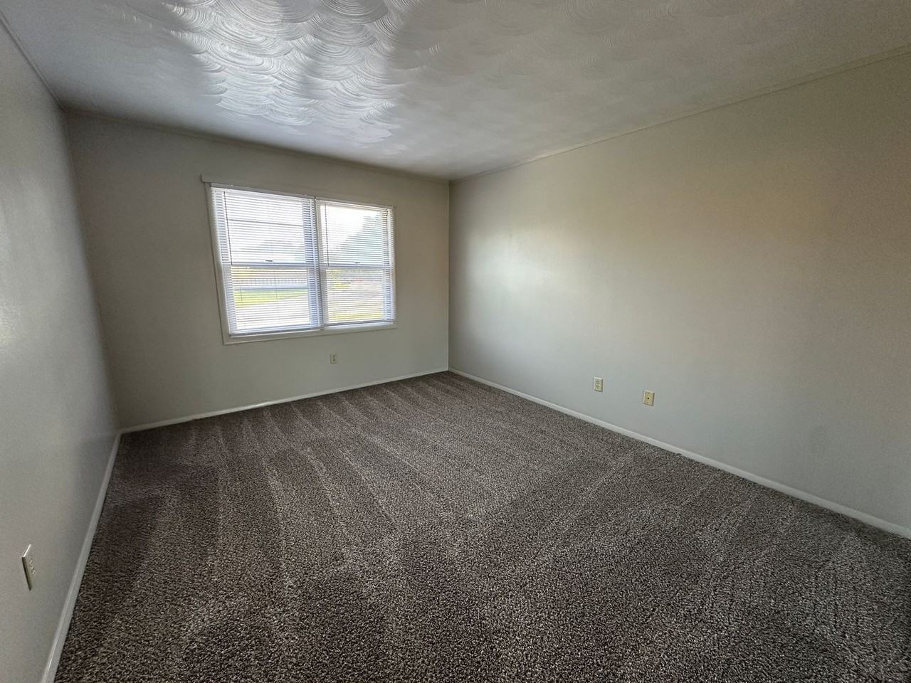 2219 Bel Air Dr - Photo 5 of 9