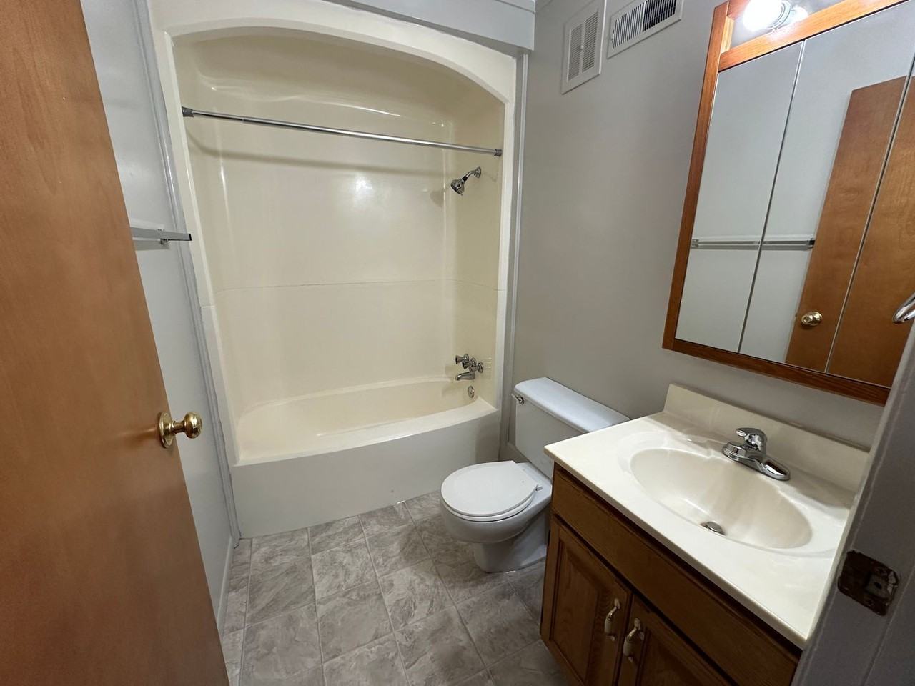 2219 Bel Air Dr - Photo 6 of 9
