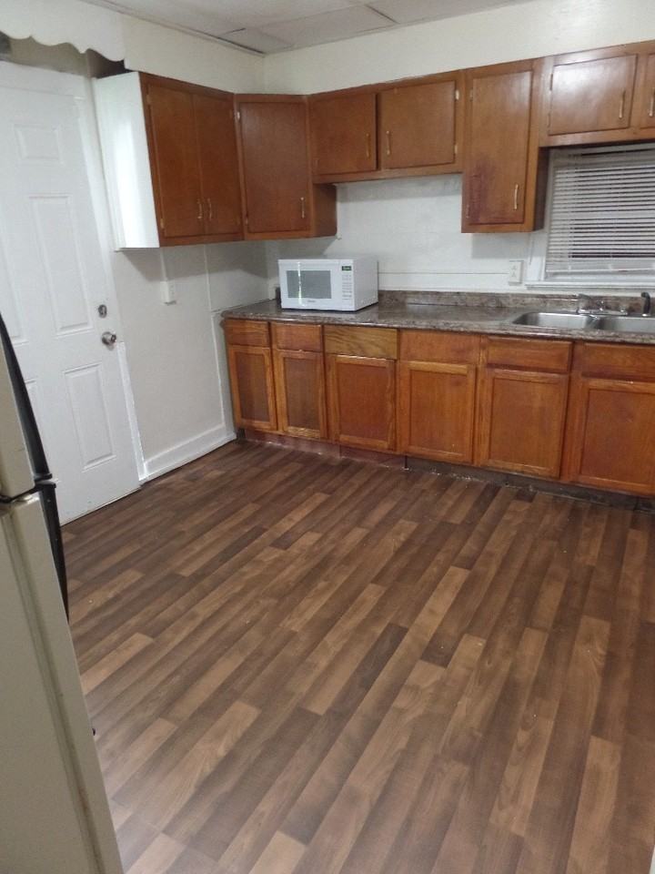 846 Stuyvesant Ave - Photo 2 of 12