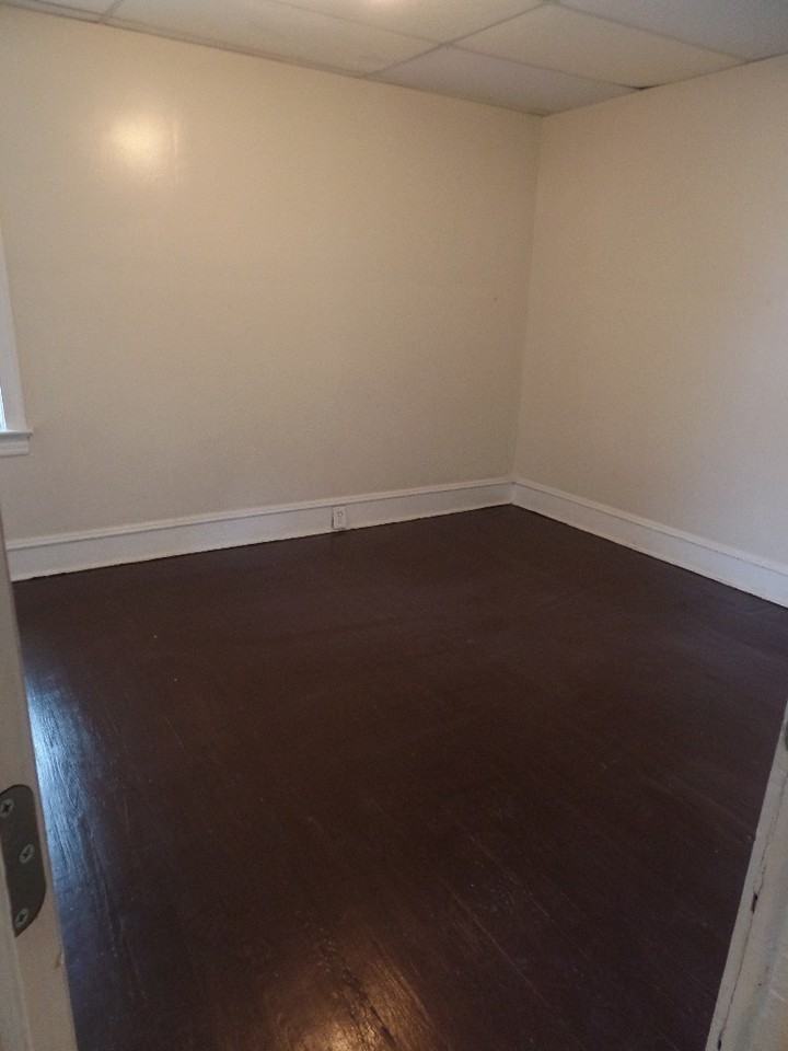 846 Stuyvesant Ave - Photo 3 of 12