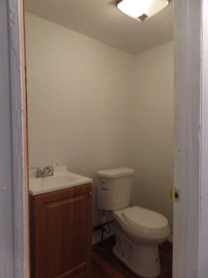 846 Stuyvesant Ave - Photo 7 of 12