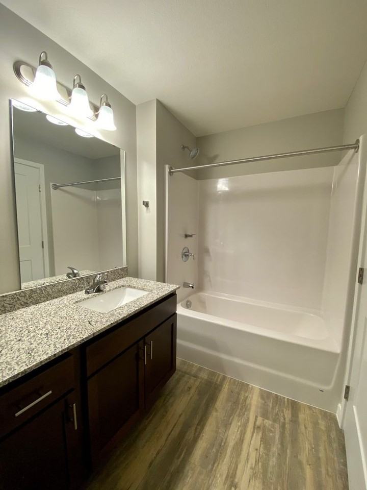 950 W 31st St - Photo 6 of 27