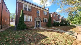 One Bedroom Apartment with Garage Parking! - Photo 1 of 1