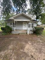 featured image of 3289 S Green St