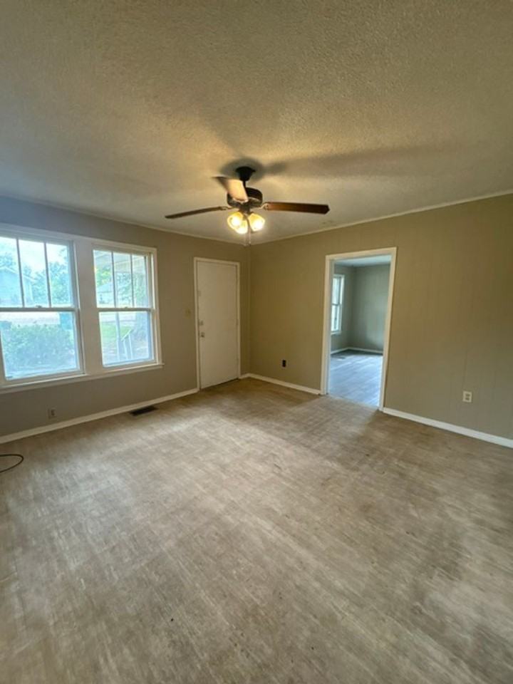 3289 S Green St - Photo 5 of 15