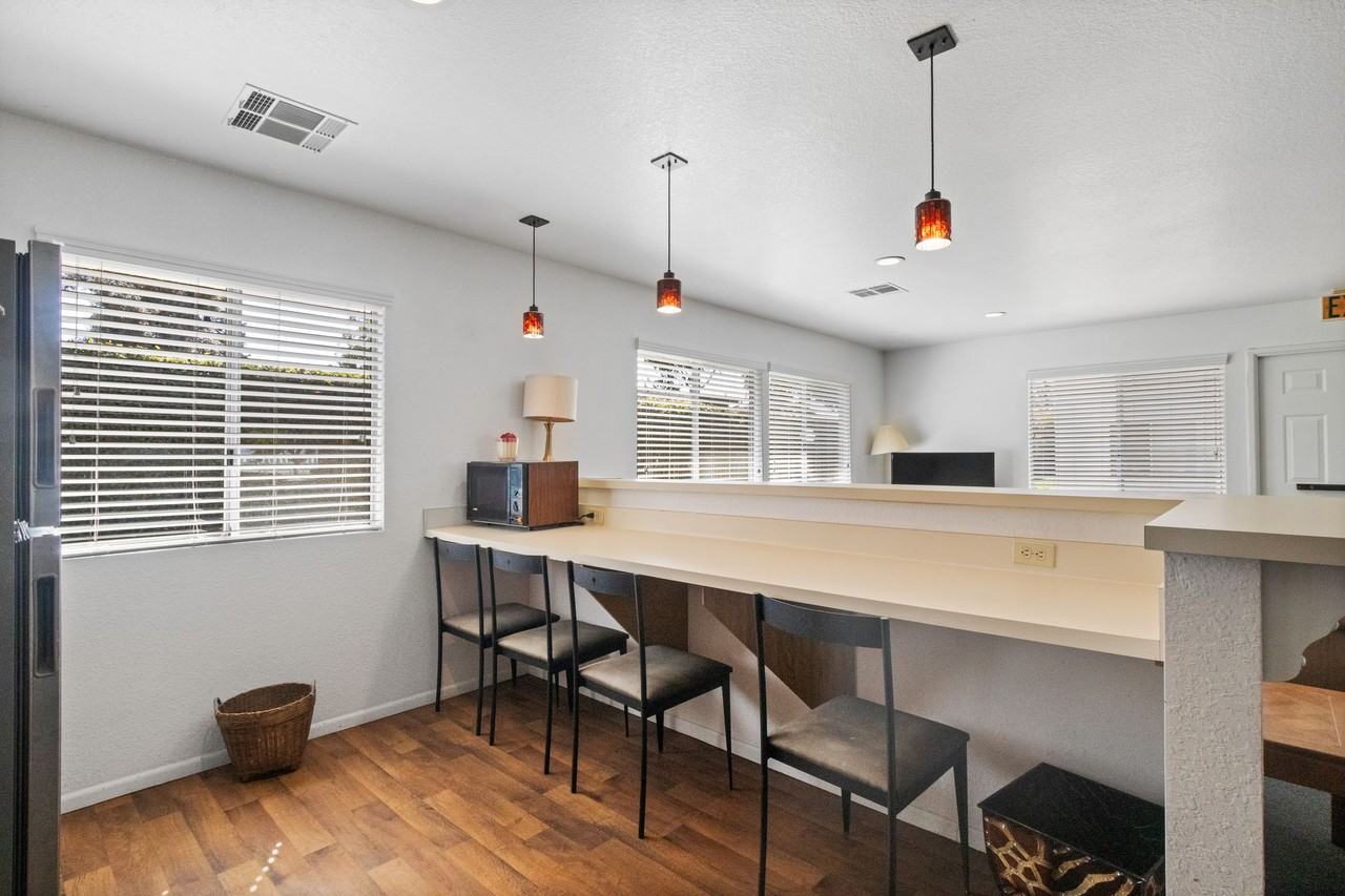 Nestor Regency Apartments - Photo 4 of 5