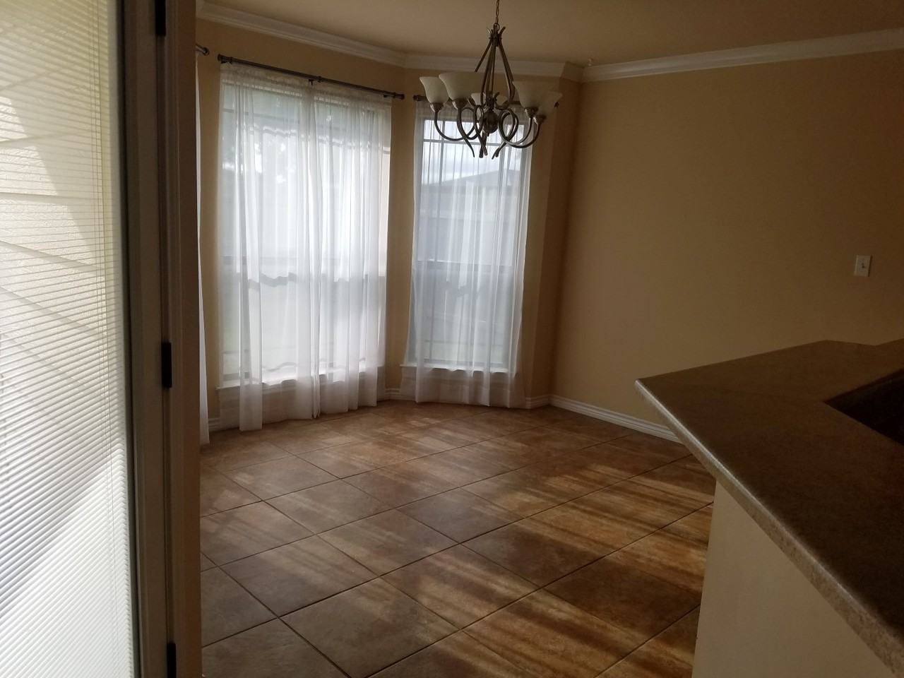3306 Edgewood Dr - Photo 4 of 12