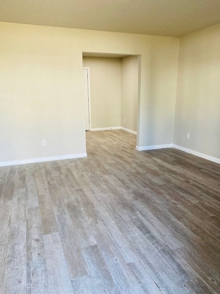 6017 Bedford Dr Apt B - Photo 2 of 12