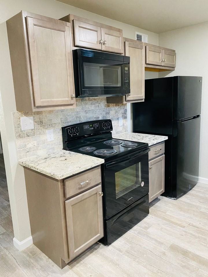 6017 Bedford Dr Apt B - Photo 3 of 12
