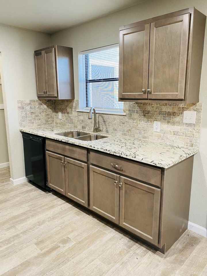 6017 Bedford Dr Apt B - Photo 4 of 12