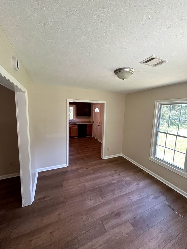 61 Shepard St - Photo 5 of 16