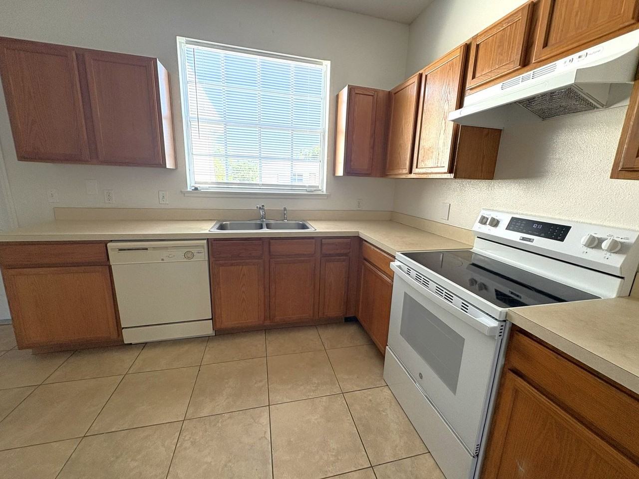 10 Coventry Ct - Photo 7 of 18