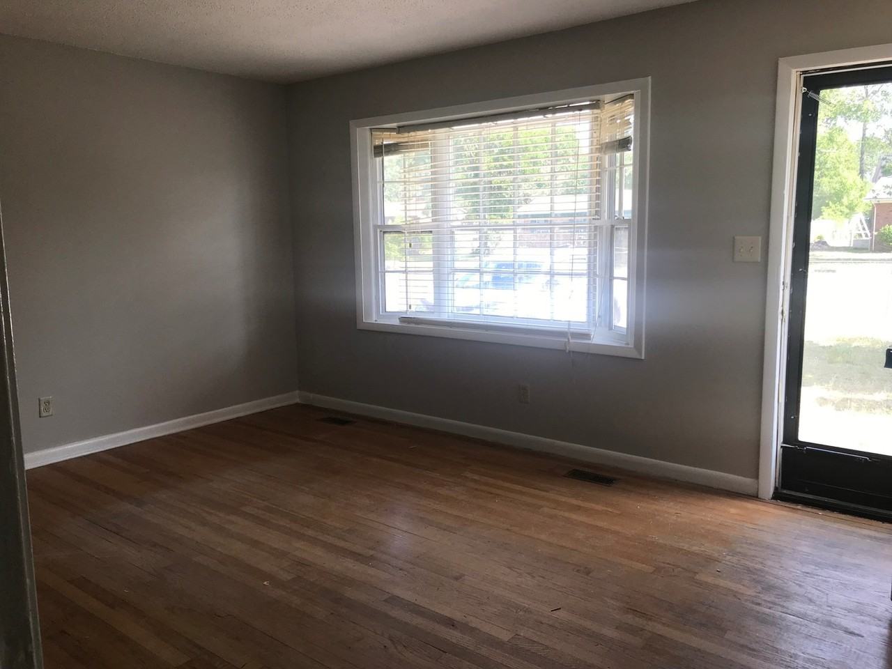 5947 Lexington Dr - Photo 2 of 6