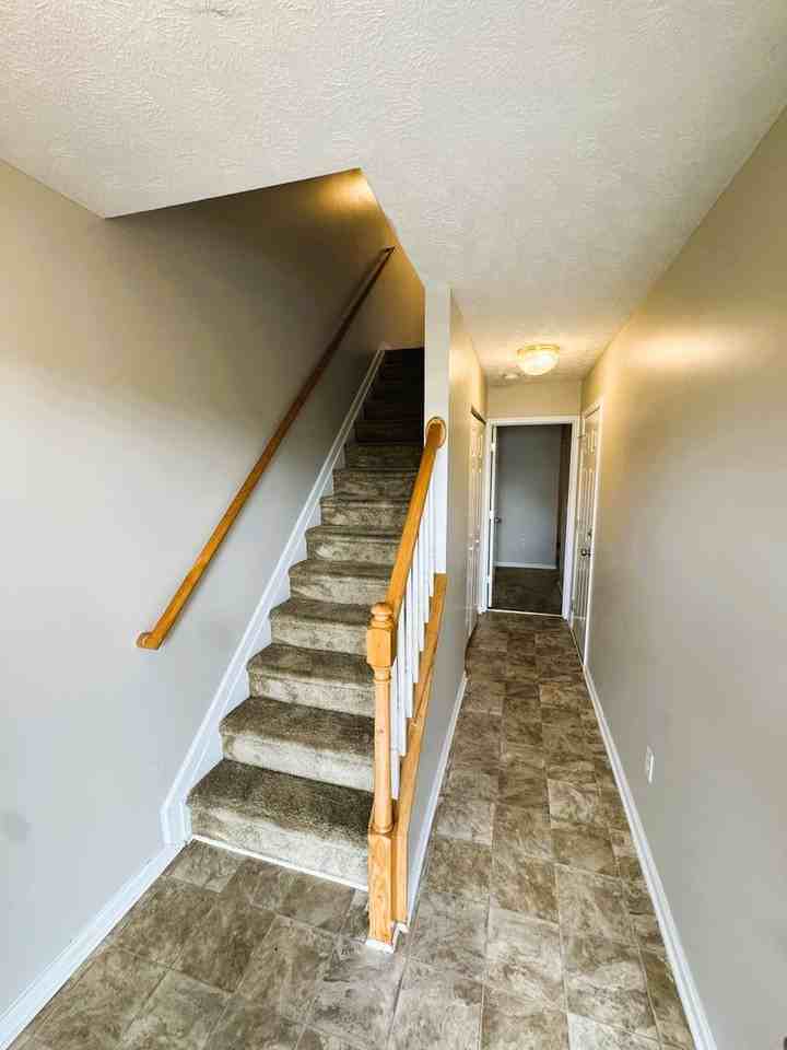 315 Emerson Ln - Photo 2 of 17