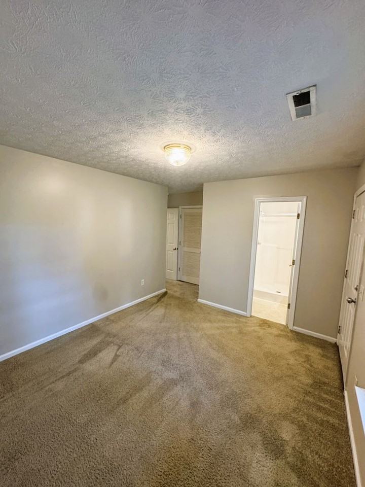 315 Emerson Ln - Photo 5 of 17