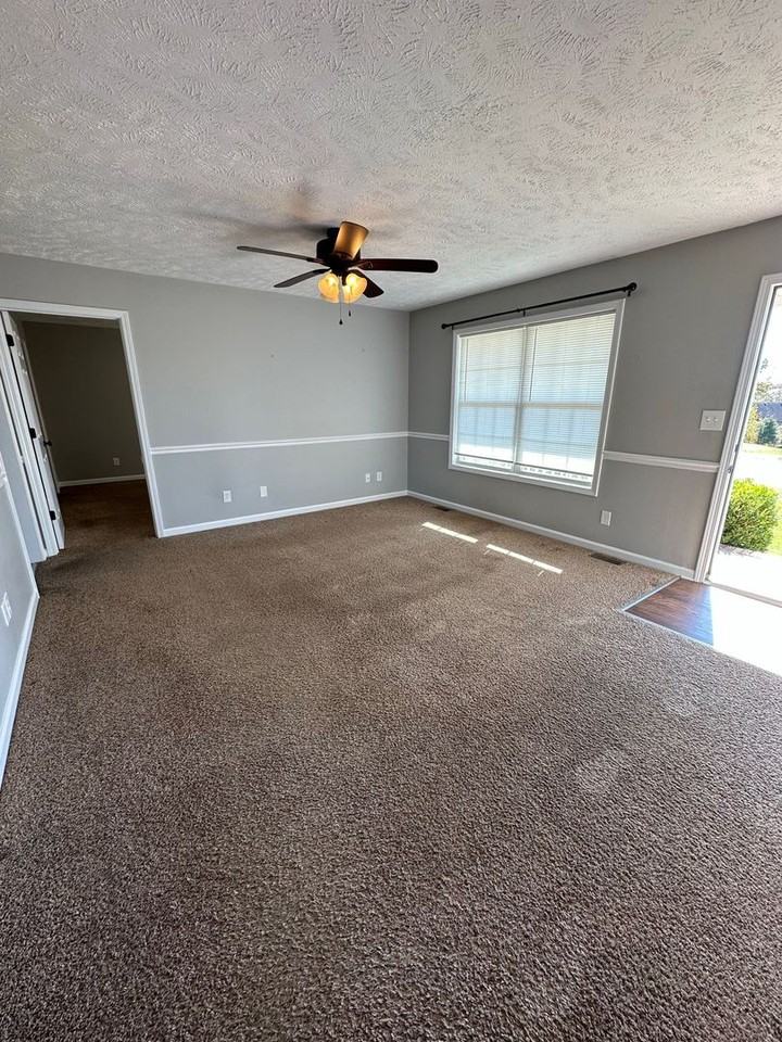 1009 Bobcat Dr - Photo 5 of 23