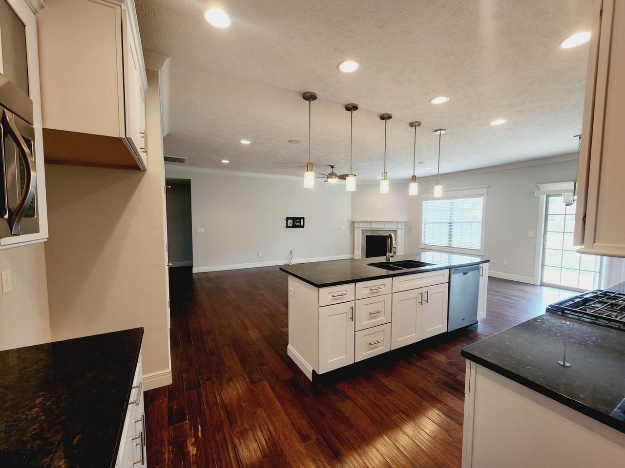 5040 E Hedgerow Dr - Photo 2 of 27
