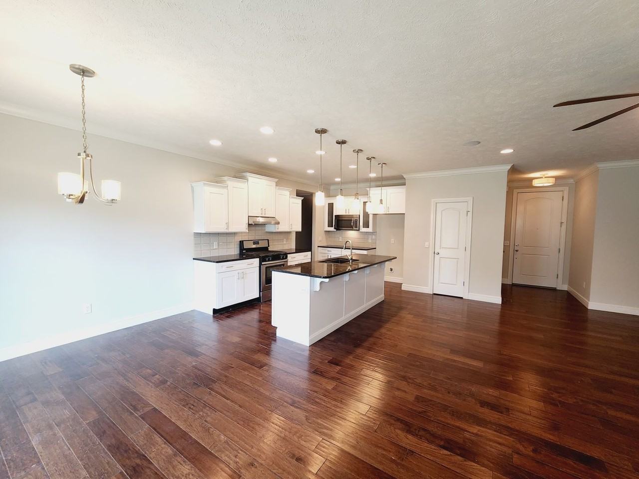 5040 E Hedgerow Dr - Photo 6 of 27