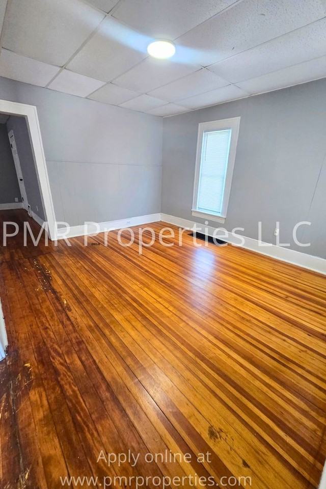 321 Voorhis St - Photo 3 of 9