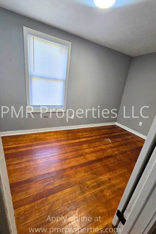 321 Voorhis St - Photo 4 of 9