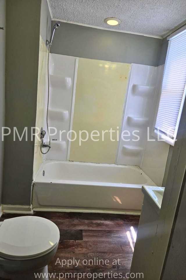 321 Voorhis St - Photo 5 of 9