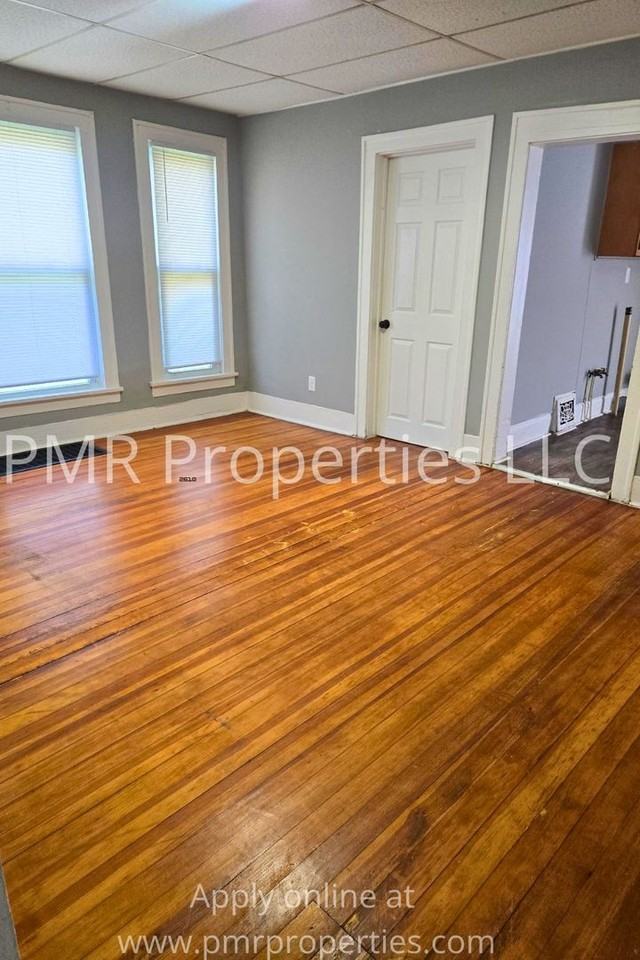 321 Voorhis St - Photo 6 of 9