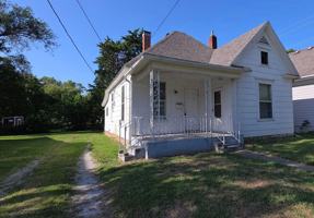 featured image of 626 W Lynn St