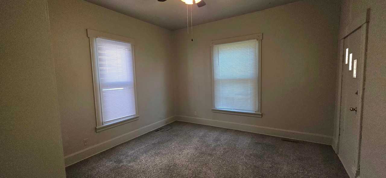 626 W Lynn St - Photo 4 of 6